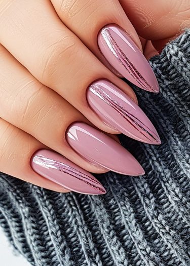 Elegant mauve nails with metallic stripes on a cozy knitted background.